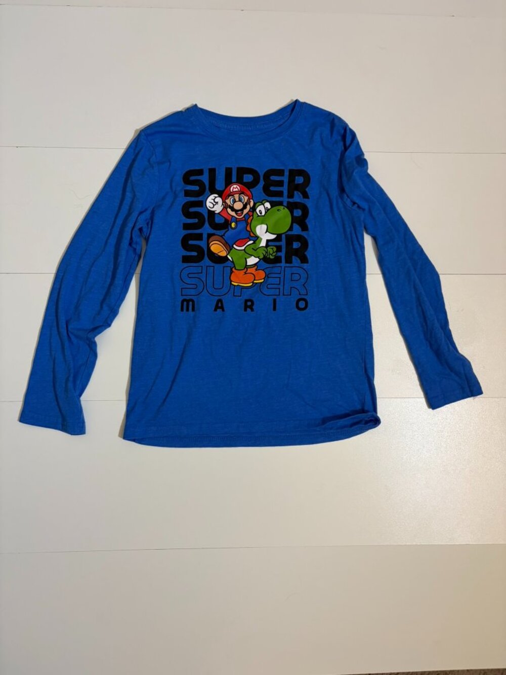 Boys Medium Super Mario Long-Sleeved Tee